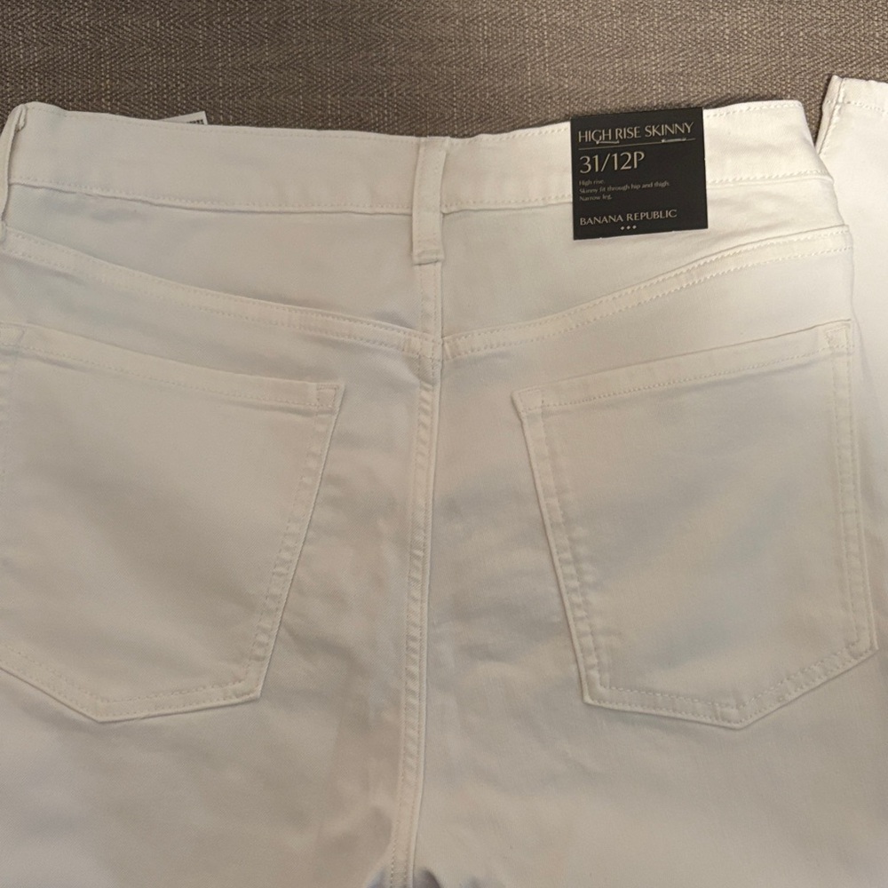 Banana Republic Classic White Skinny Jeans. Button Fly size 31P Petite NWT